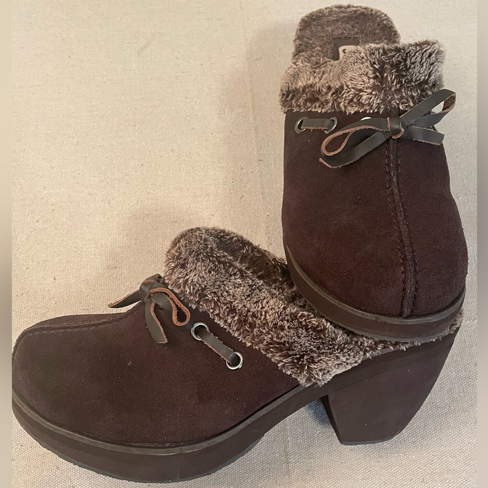 Skechers Women's Dark Brown Furry Mule Clogs - Picture 11 of 14